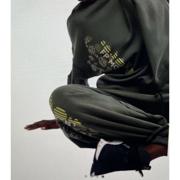FP Movement Green Sweatshirt With Striped Sleeves & Graphic Design Size M - Picture 4 of 16